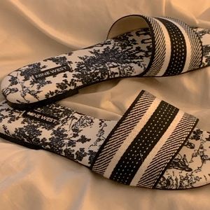 NEW NINE WEST SLIDE SANDALS - NWT BRAND NEW